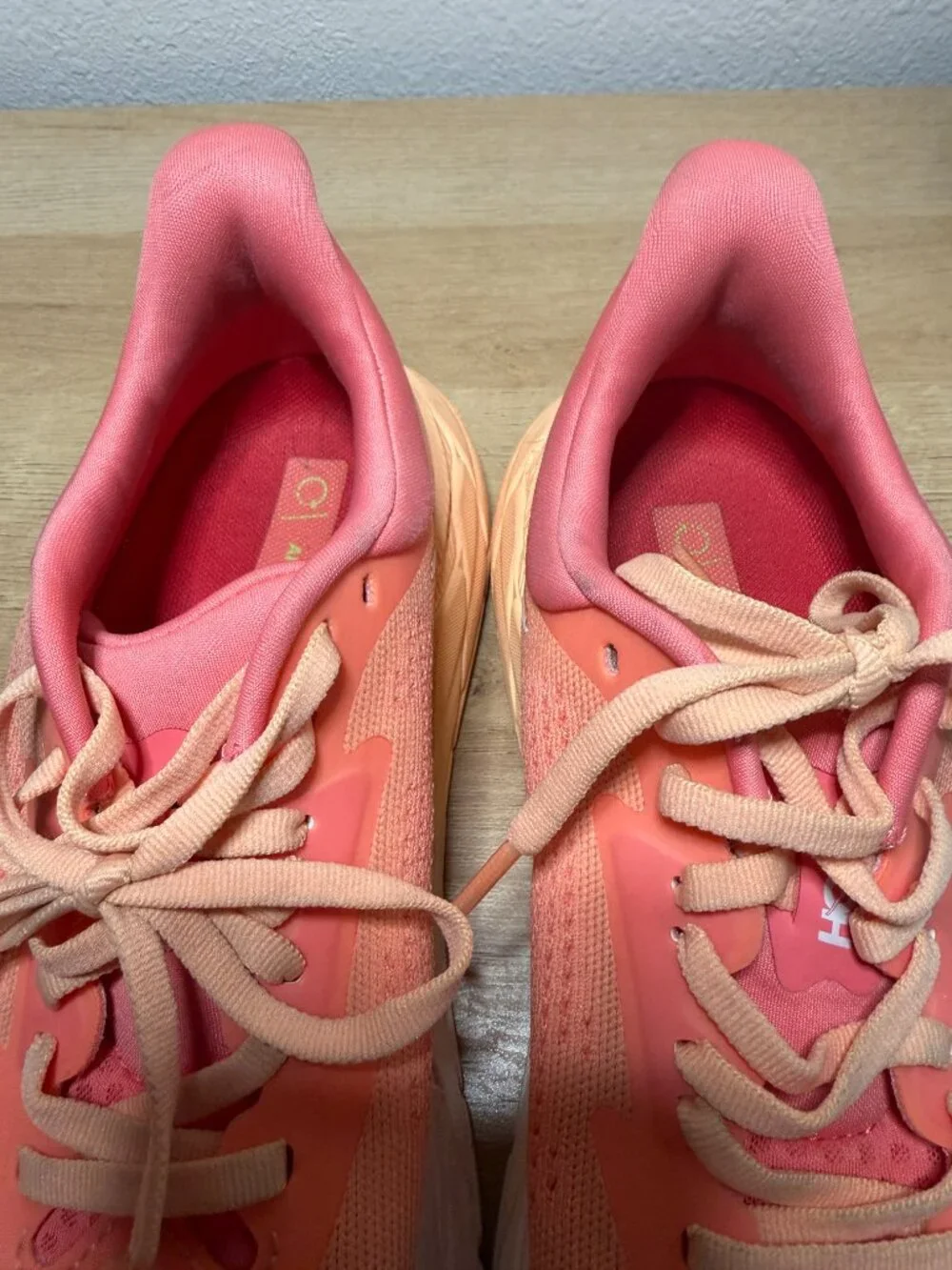 HOKA Women's Arahi 7 'Papaya Coral' Running Shoes - Size 7